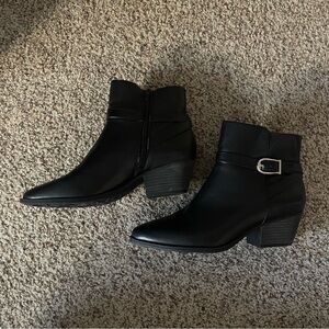 Life Stride 9.5W Black Ankle Booties